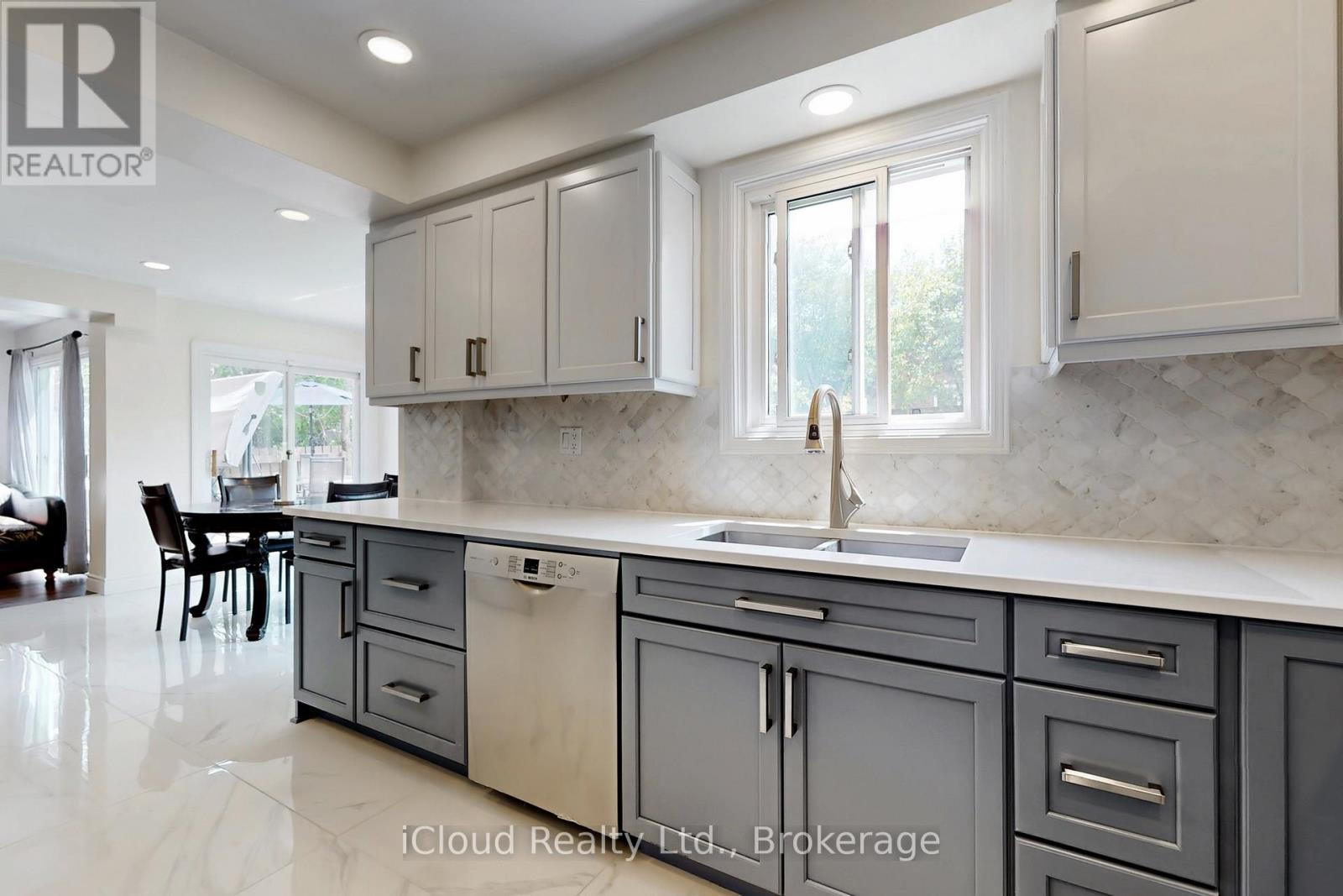 2088 Madden Boulevard, Oakville, Ontario  L6H 3L6 - Photo 13 - W12494678