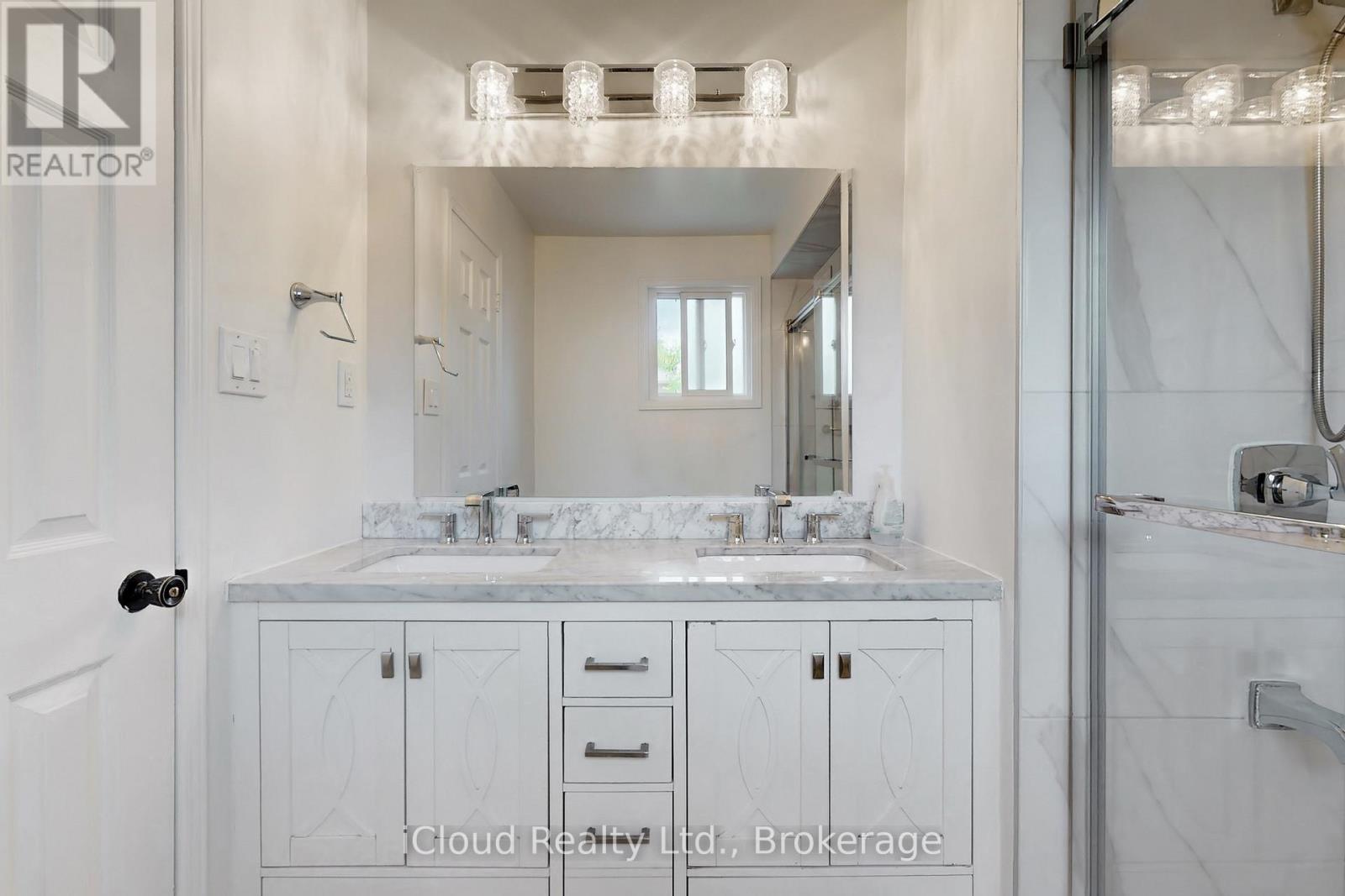 2088 Madden Boulevard, Oakville, Ontario  L6H 3L6 - Photo 25 - W12494678