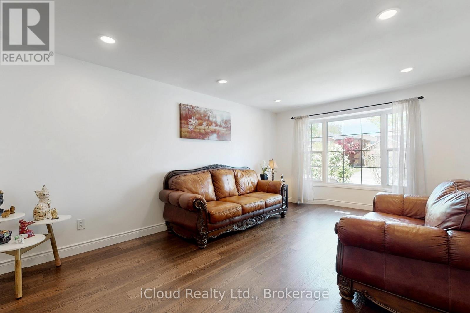 2088 Madden Boulevard, Oakville, Ontario  L6H 3L6 - Photo 7 - W12494678