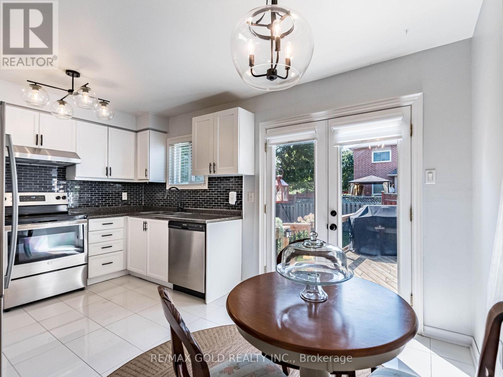 98 Springview Drive, Brampton, Ontario  L6X 4L1 - Photo 11 - W12494690