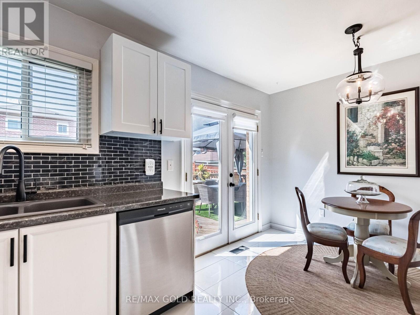 98 Springview Drive, Brampton, Ontario  L6X 4L1 - Photo 13 - W12494690