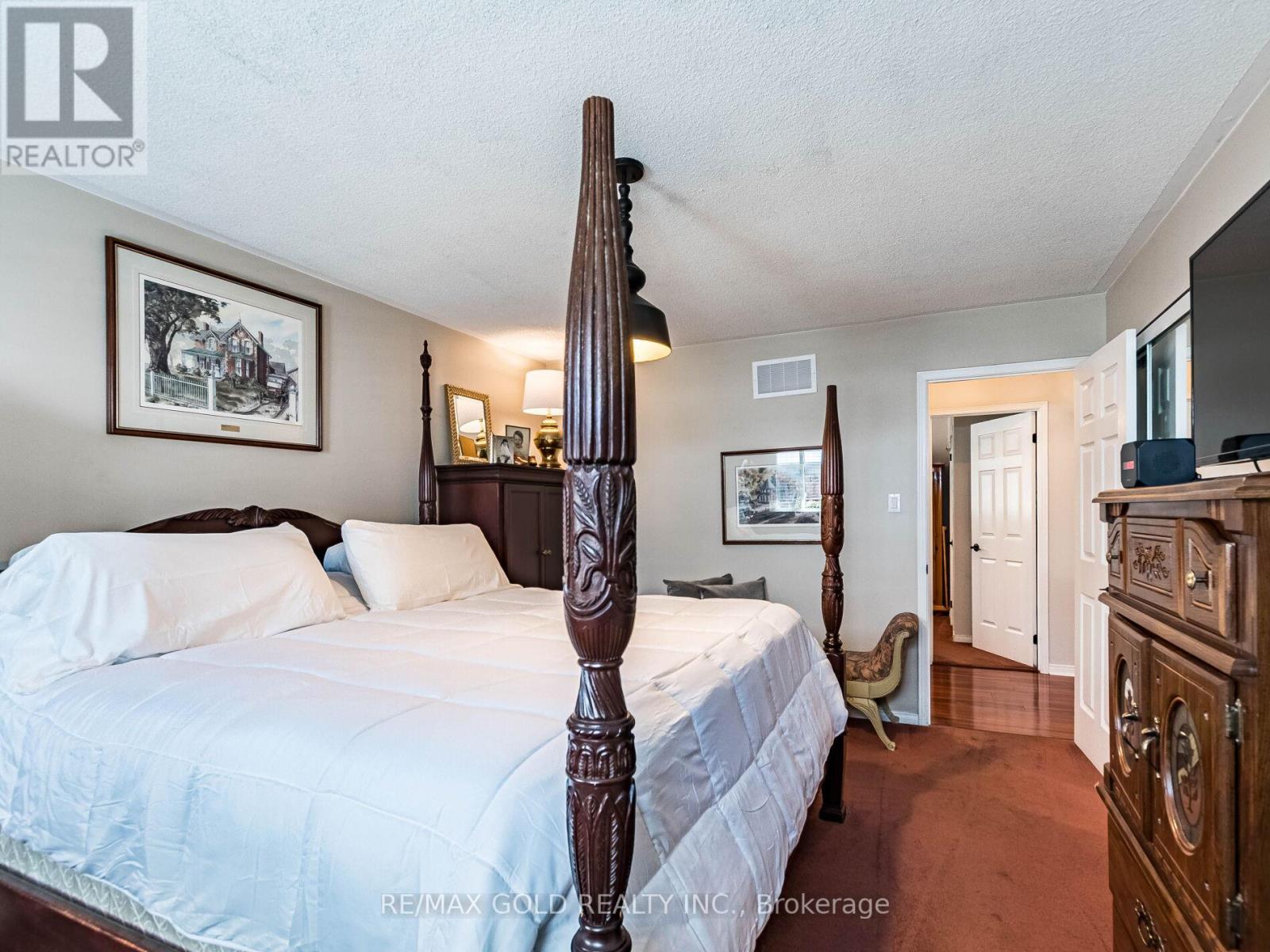 98 Springview Drive, Brampton, Ontario  L6X 4L1 - Photo 15 - W12494690