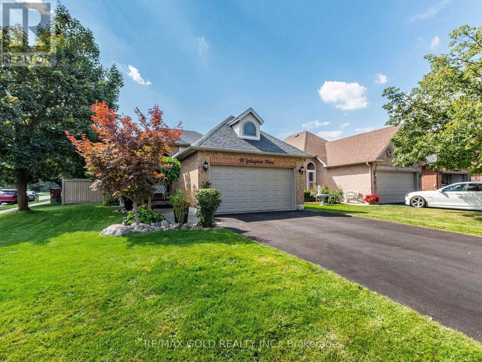 98 Springview Drive, Brampton, Ontario  L6X 4L1 - Photo 2 - W12494690