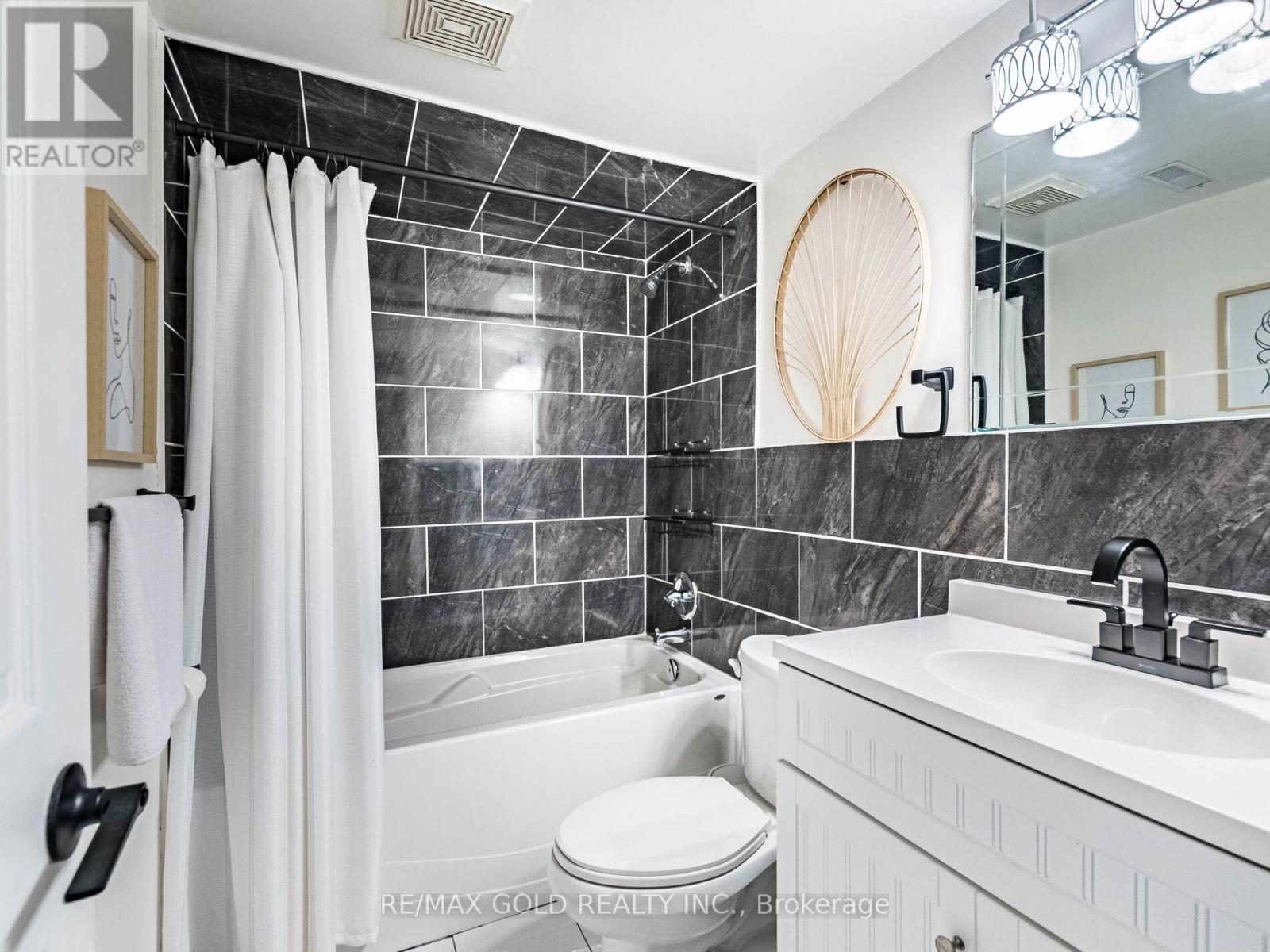 98 Springview Drive, Brampton, Ontario  L6X 4L1 - Photo 23 - W12494690