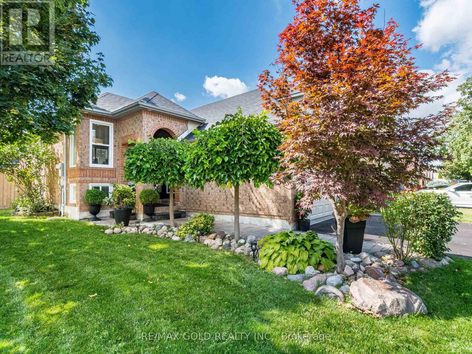 98 Springview Drive, Brampton, Ontario  L6X 4L1 - Photo 3 - W12494690