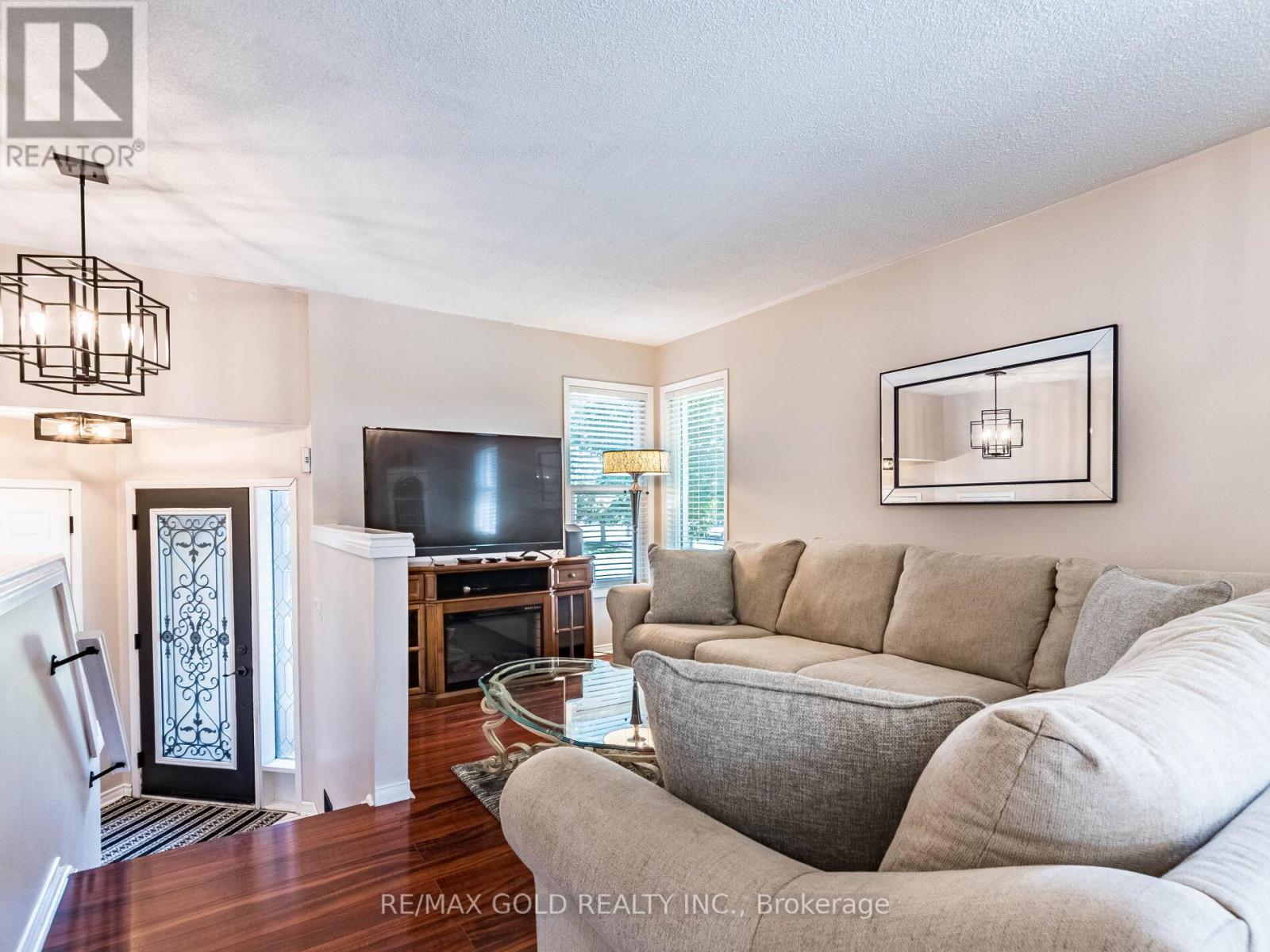 98 Springview Drive, Brampton, Ontario  L6X 4L1 - Photo 9 - W12494690