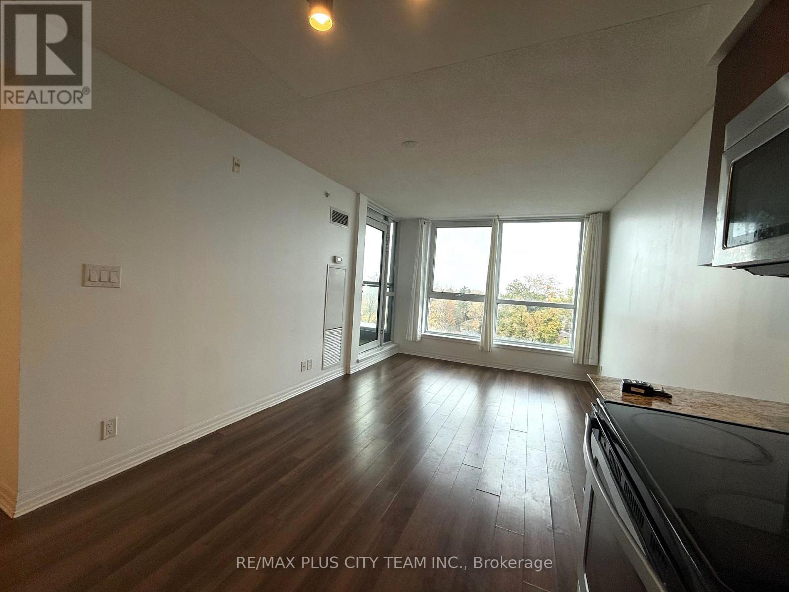 807 - 80 Esther Lorrie Drive S, Toronto, Ontario  M9W 0C6 - Photo 4 - W12494730