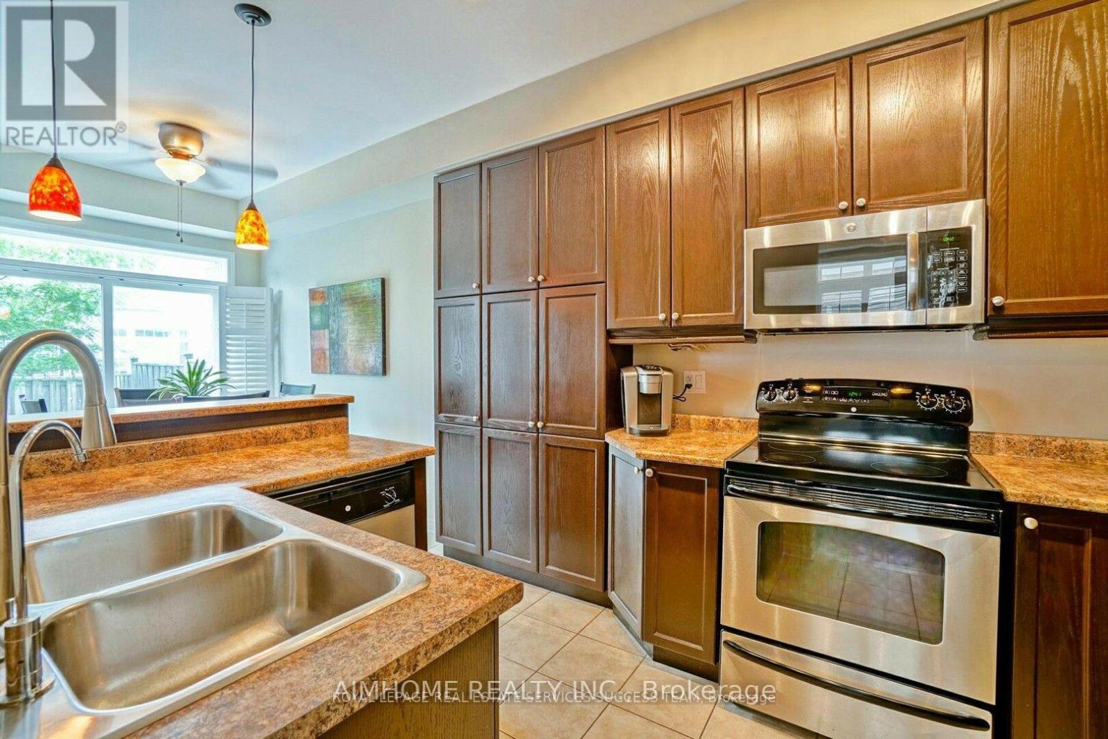 1054 Ryckman Common, Burlington, Ontario  L7R 0B6 - Photo 13 - W12494740