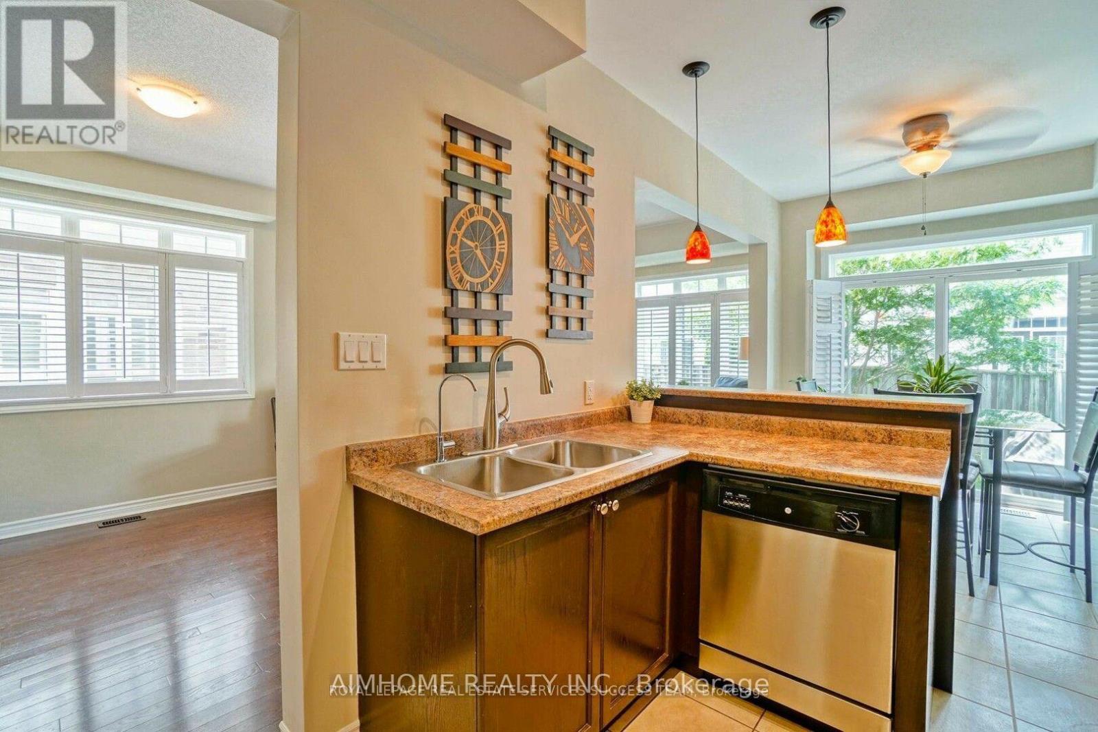 1054 Ryckman Common, Burlington, Ontario  L7R 0B6 - Photo 14 - W12494740