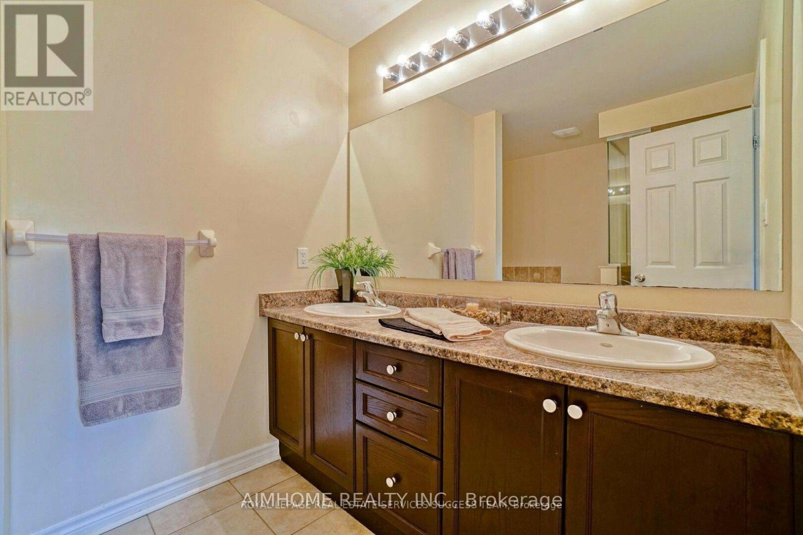 1054 Ryckman Common, Burlington, Ontario  L7R 0B6 - Photo 29 - W12494740