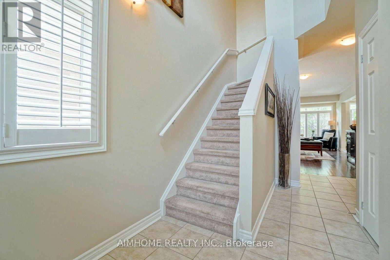 1054 Ryckman Common, Burlington, Ontario  L7R 0B6 - Photo 4 - W12494740