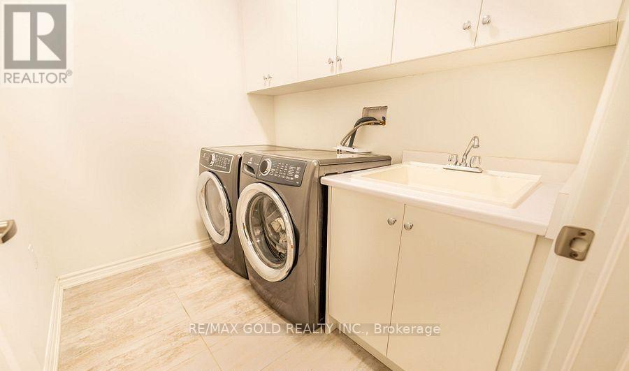 35 Academy Drive, Brampton, Ontario  L6P 3C9 - Photo 17 - W12494750