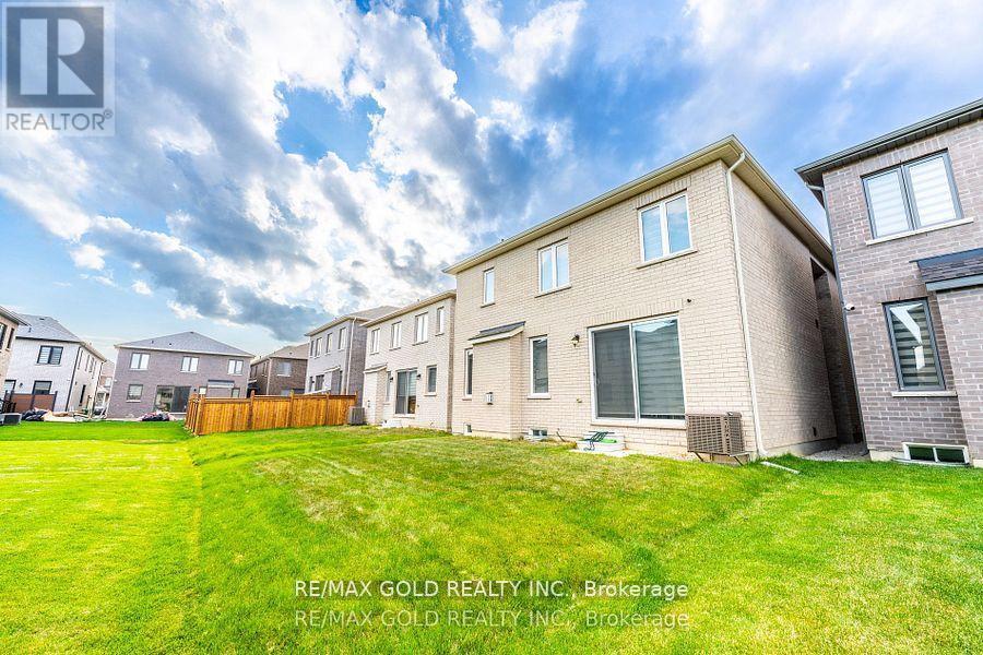 35 Academy Drive, Brampton, Ontario  L6P 3C9 - Photo 38 - W12494750