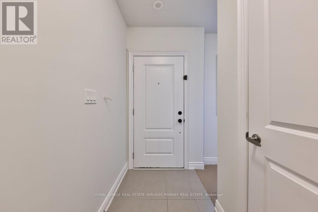 7 - 2160 Trafalgar Road, Oakville, Ontario  L6H 7H2 - Photo 3 - W12494762