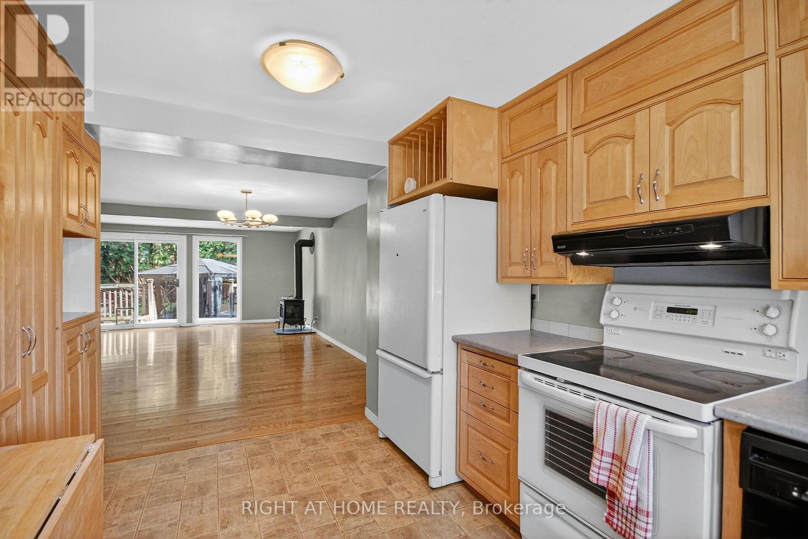 90 Sherway Drive, Ottawa, Ontario  K2J 1N8 - Photo 7 - X12494832