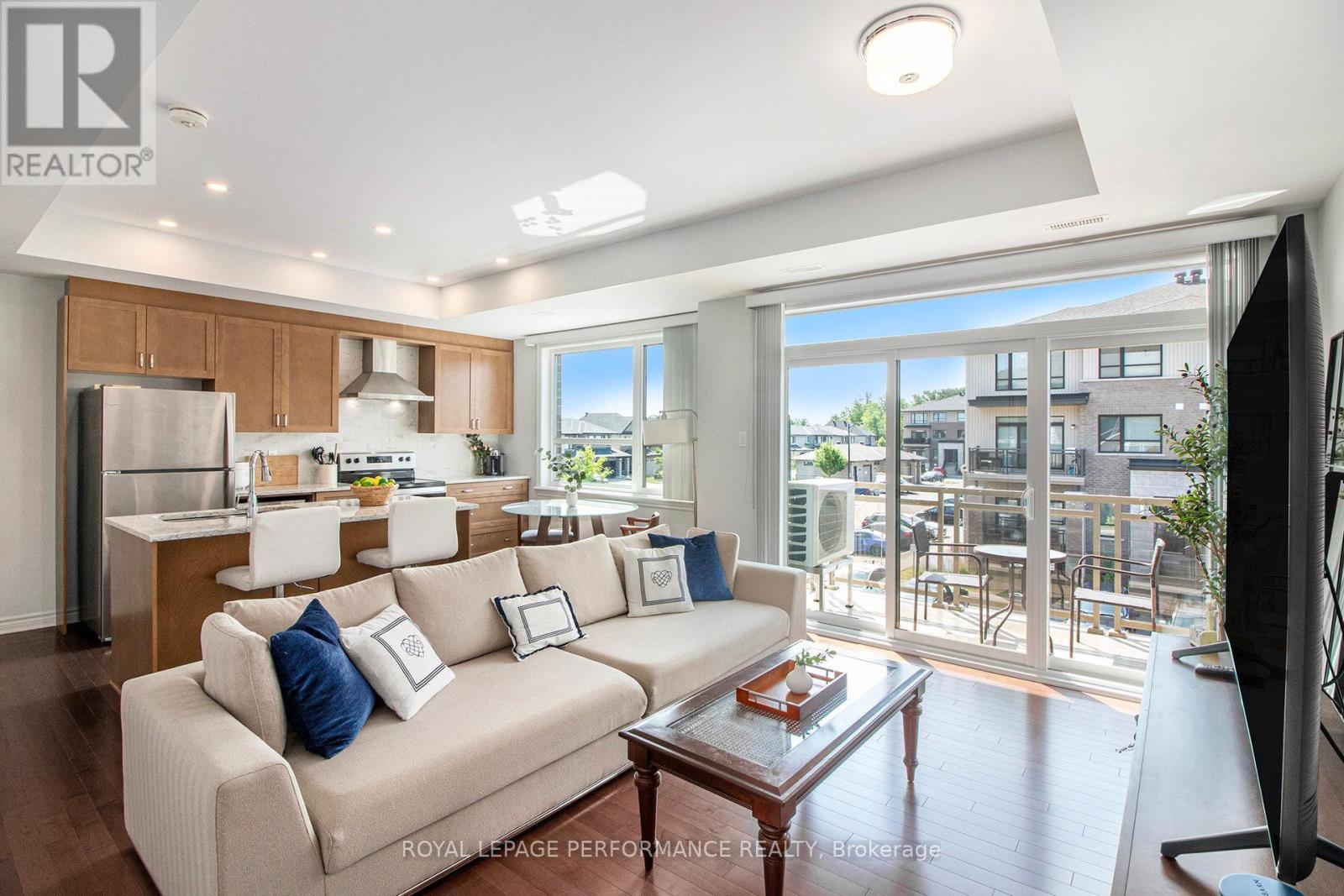 84 Carabiner Private, Ottawa, Ontario  K1W 0L7 - Photo 2 - X12494858