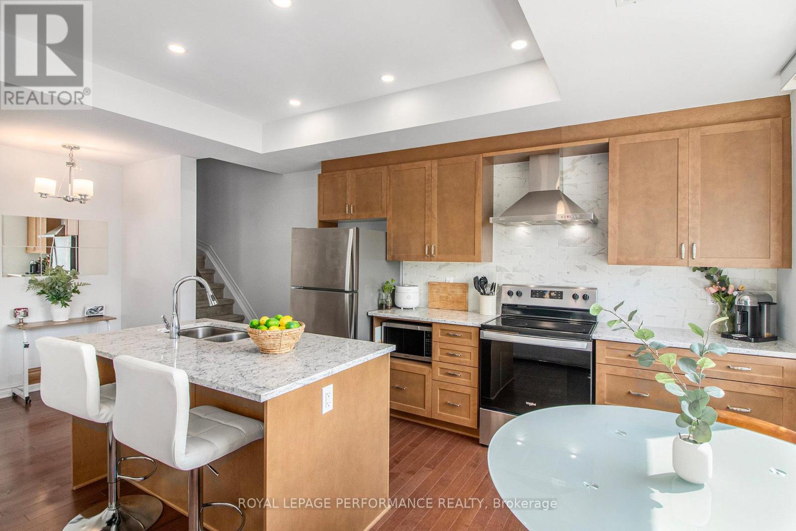 84 Carabiner Private, Ottawa, Ontario  K1W 0L7 - Photo 3 - X12494858