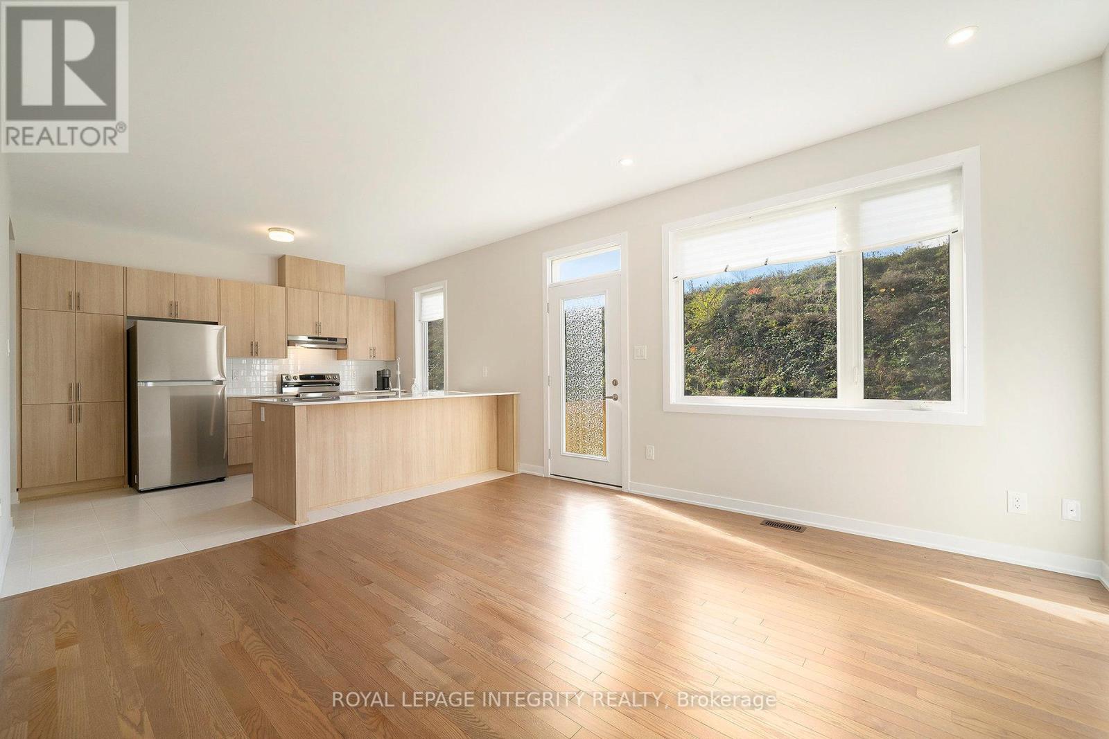 684 Expansion Road, Ottawa, Ontario  K2J 7G4 - Photo 3 - X12494878