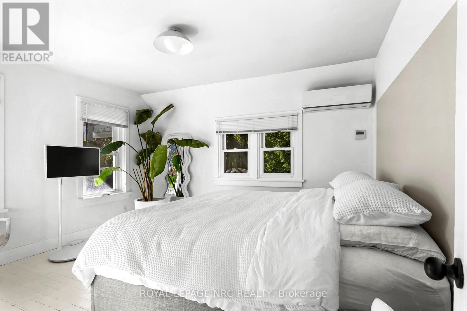 391 Cambridge Road W, Fort Erie (Crystal Beach), Ontario  L0S 1B0 - Photo 10 - X12494798