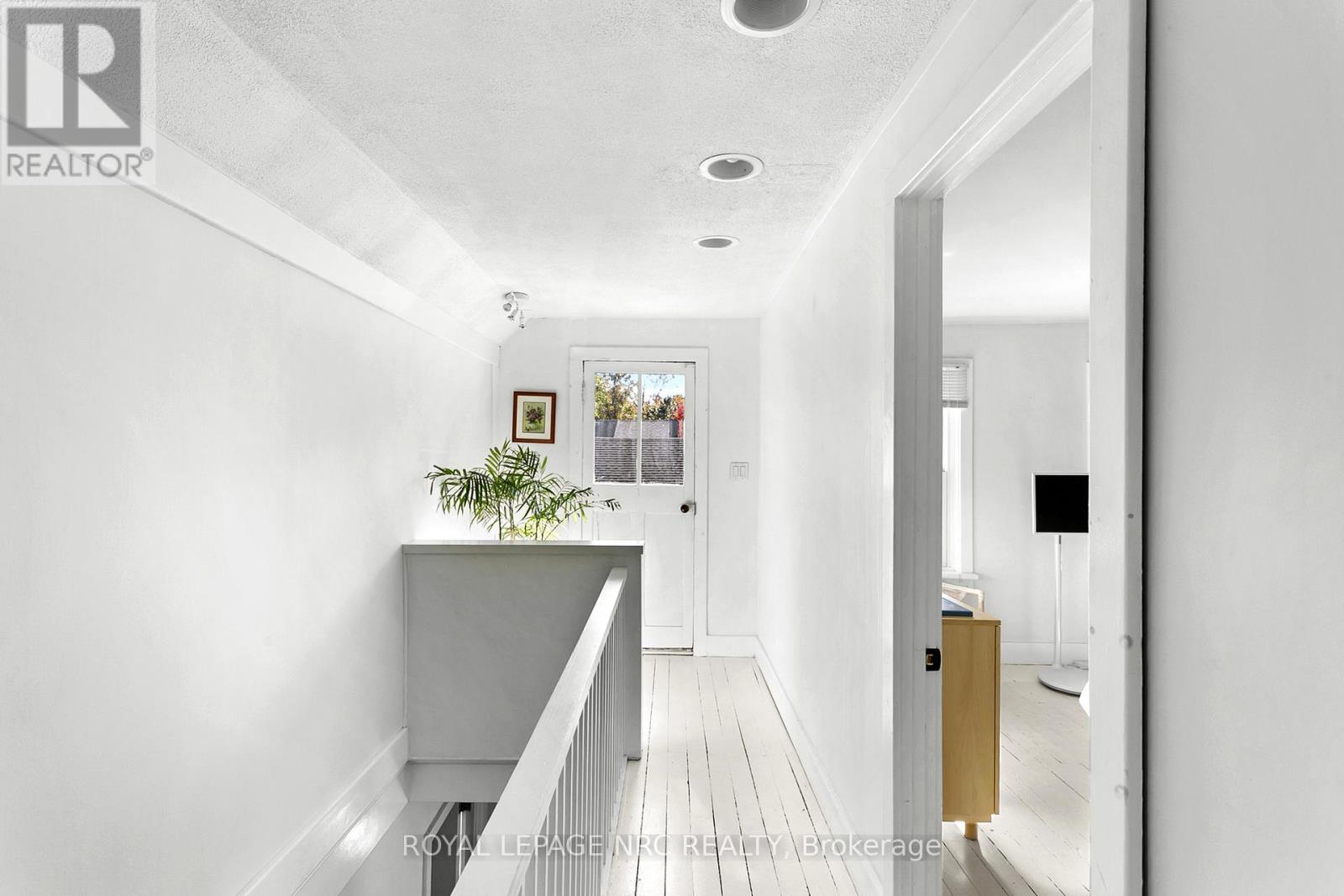 391 Cambridge Road W, Fort Erie (Crystal Beach), Ontario  L0S 1B0 - Photo 9 - X12494798