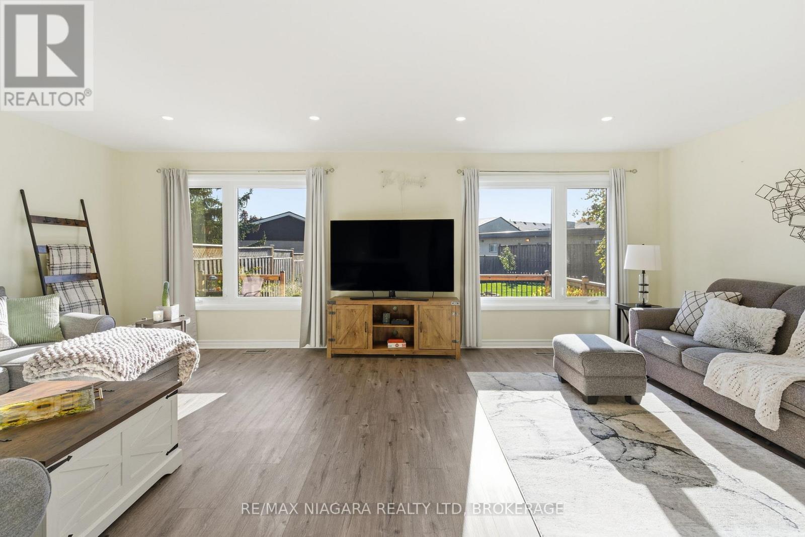 4549 Juniper Court, Lincoln (Beamsville), Ontario  L3J 0C8 - Photo 10 - X12494894