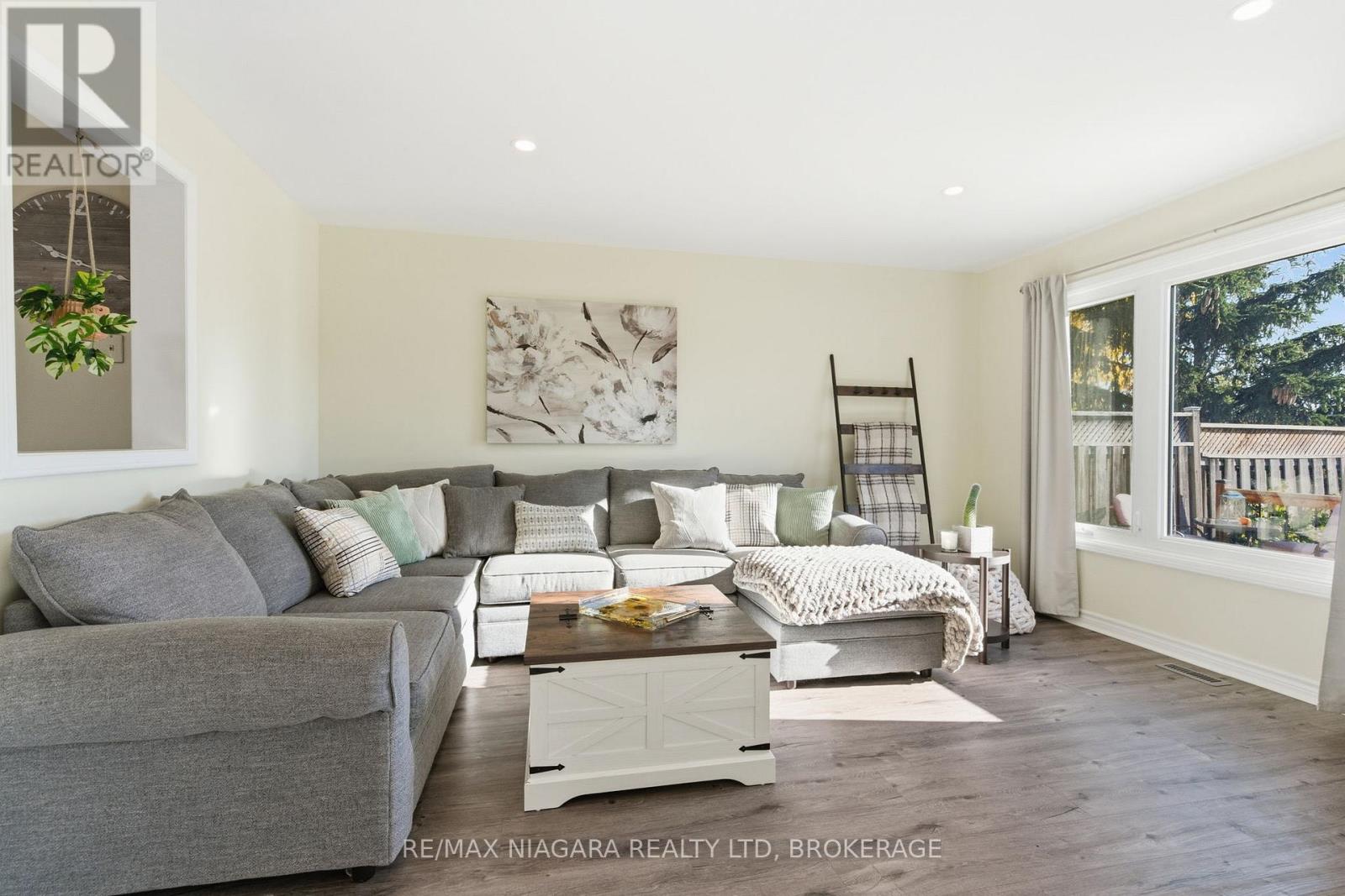 4549 Juniper Court, Lincoln (Beamsville), Ontario  L3J 0C8 - Photo 11 - X12494894