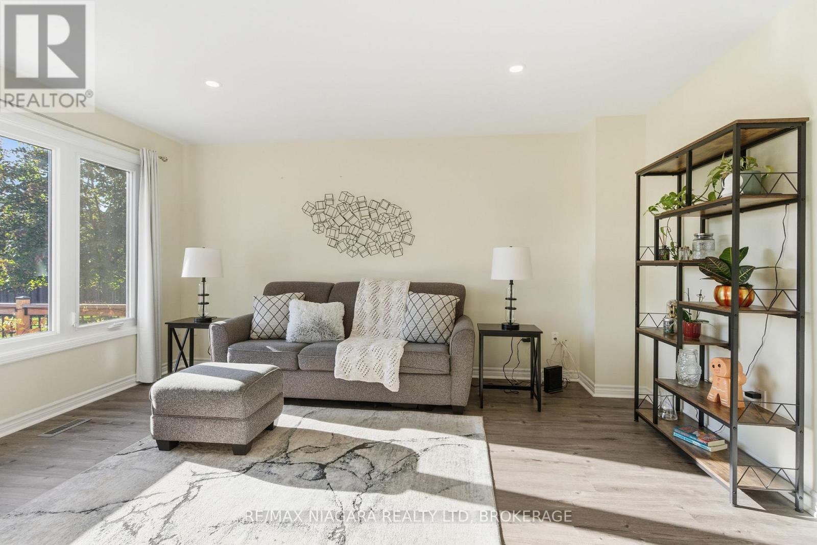 4549 Juniper Court, Lincoln (Beamsville), Ontario  L3J 0C8 - Photo 13 - X12494894