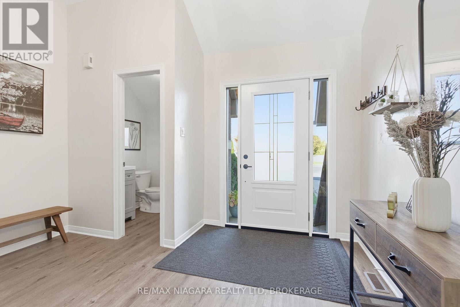 4549 Juniper Court, Lincoln (Beamsville), Ontario  L3J 0C8 - Photo 2 - X12494894