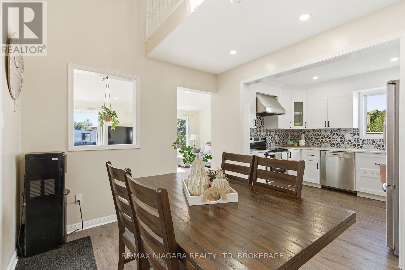 4549 Juniper Court, Lincoln (Beamsville), Ontario  L3J 0C8 - Photo 5 - X12494894