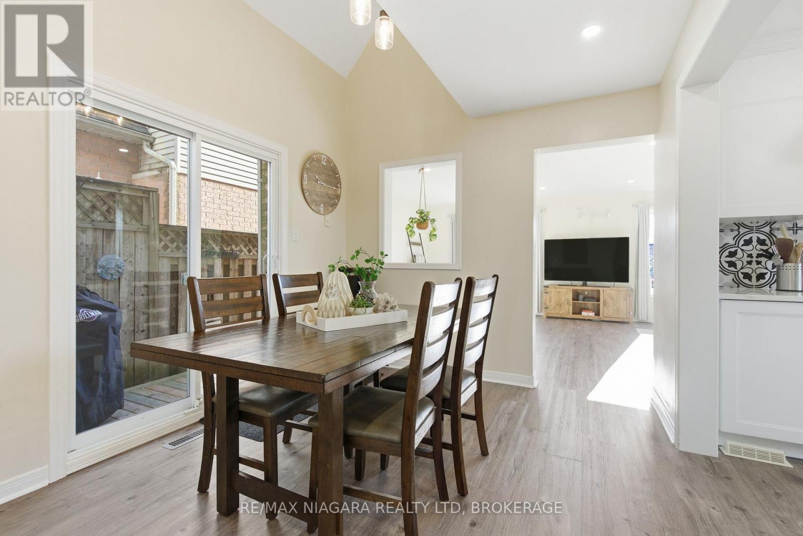 4549 Juniper Court, Lincoln (Beamsville), Ontario  L3J 0C8 - Photo 6 - X12494894