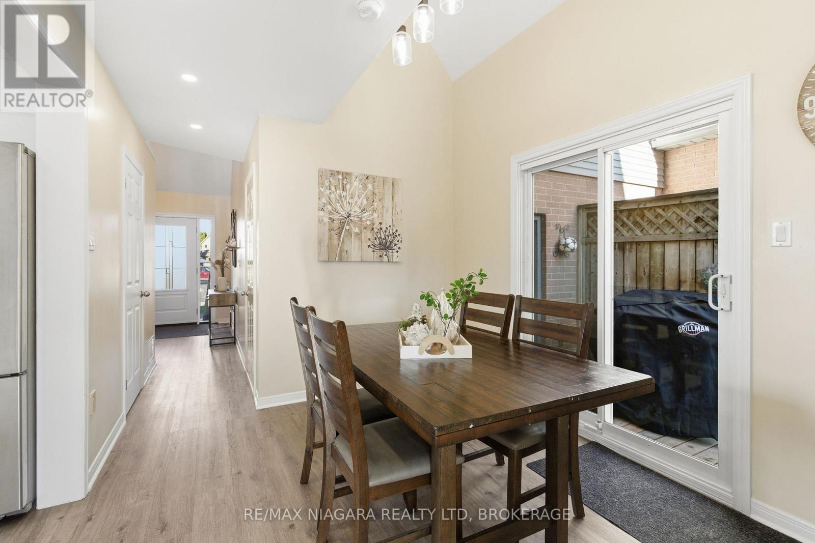 4549 Juniper Court, Lincoln (Beamsville), Ontario  L3J 0C8 - Photo 7 - X12494894