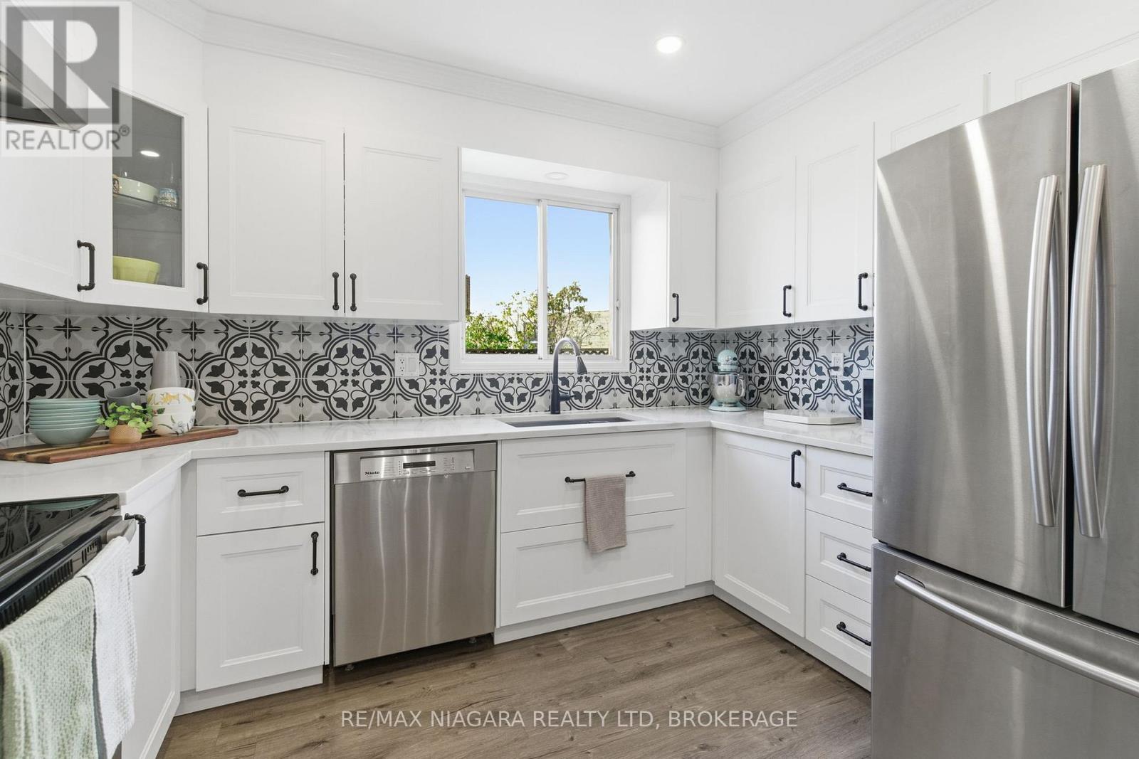 4549 Juniper Court, Lincoln (Beamsville), Ontario  L3J 0C8 - Photo 9 - X12494894