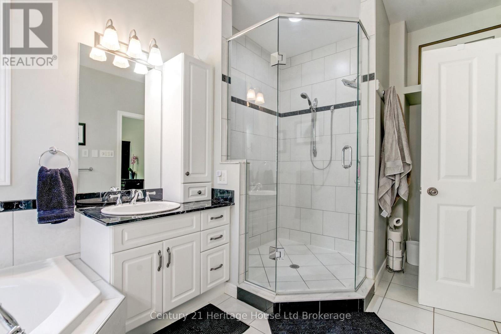 596 Lakeview Drive, Woodstock, Ontario  N4T 0A5 - Photo 19 - X12494852