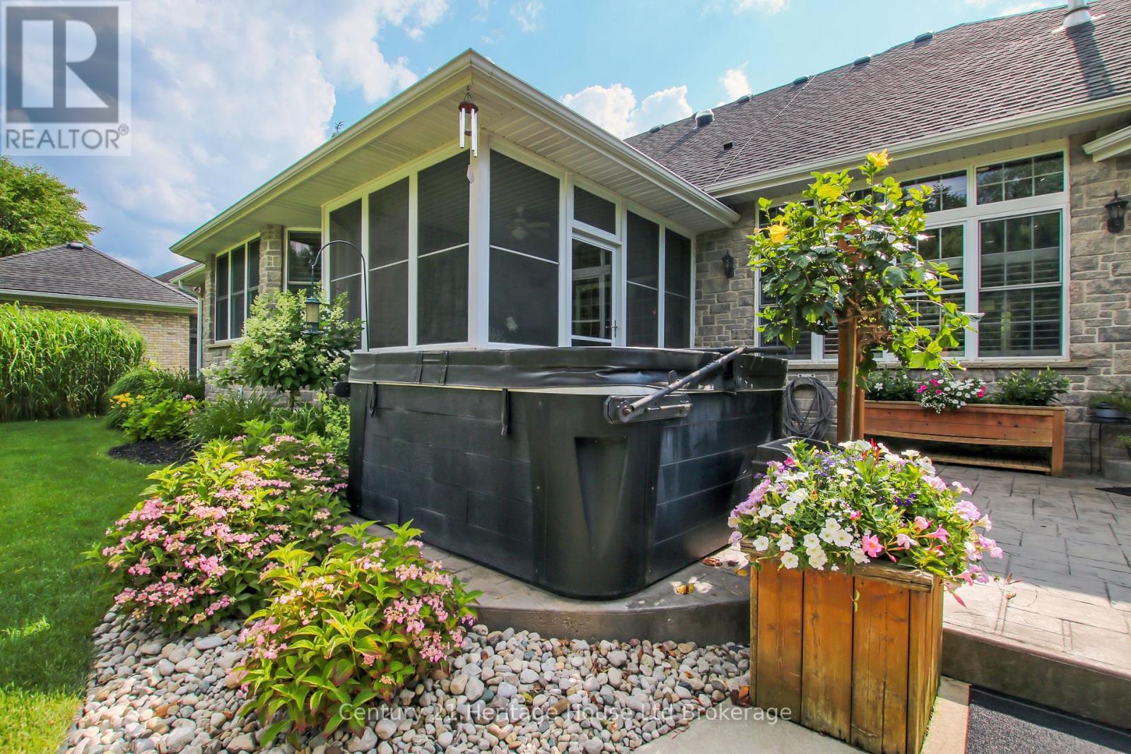 596 Lakeview Drive, Woodstock, Ontario  N4T 0A5 - Photo 38 - X12494852