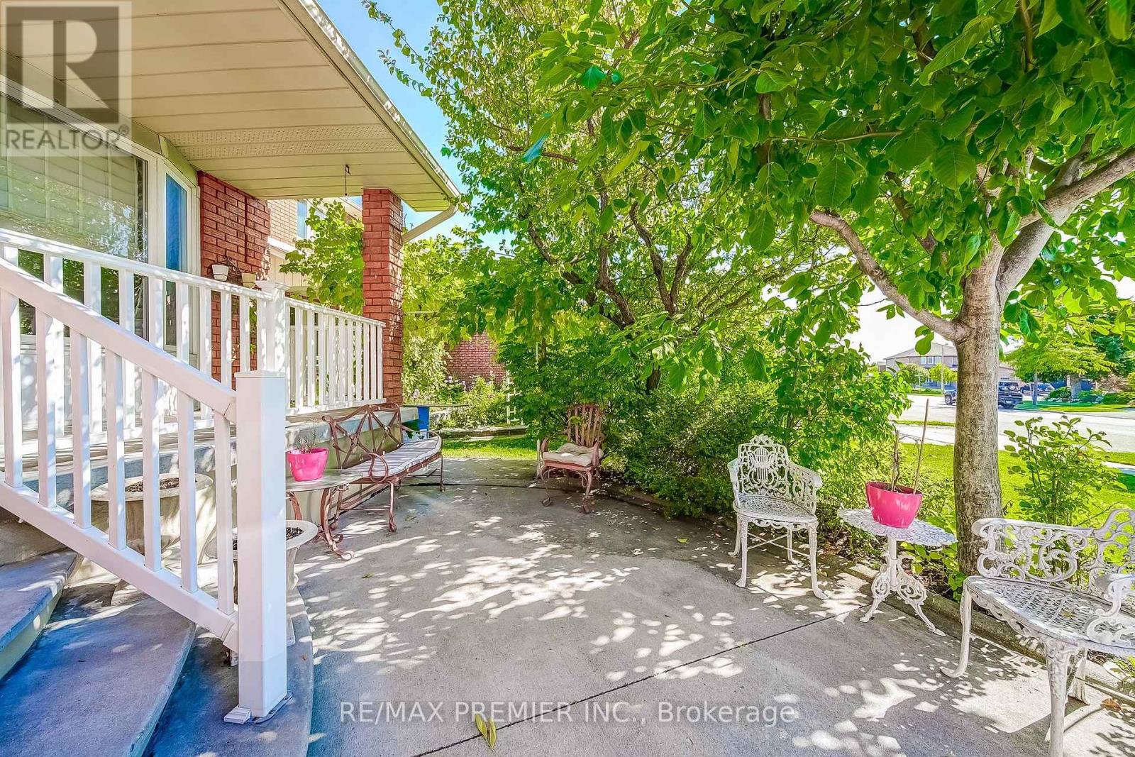 300 Belview Avenue, Vaughan, Ontario  L4L 7V7 - Photo 3 - N12442678