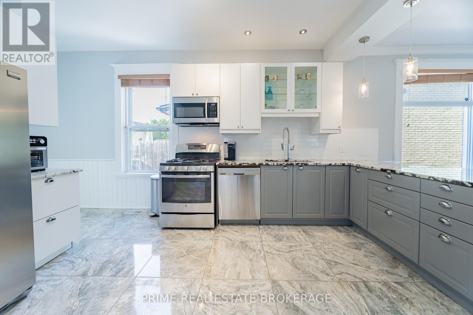 11 Briscoe Street E, London South, Ontario  N6C 1W8 - Photo 15 - X12473847