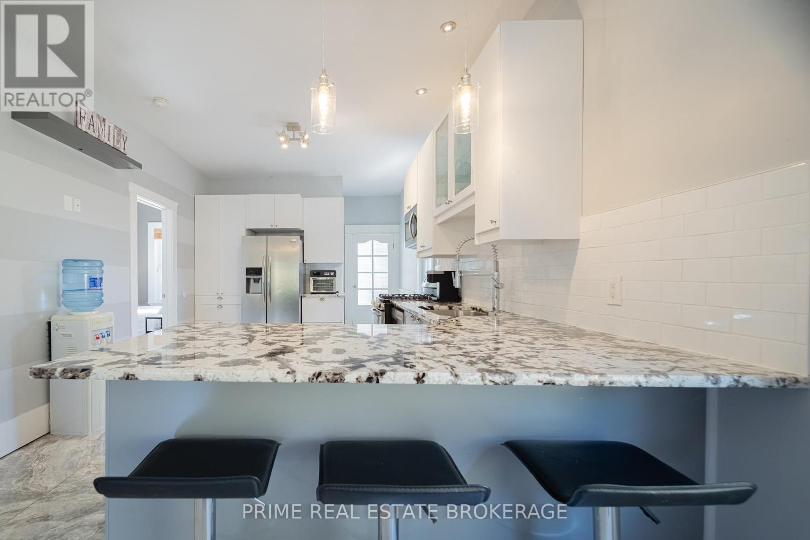 11 Briscoe Street E, London South, Ontario  N6C 1W8 - Photo 13 - X12473847