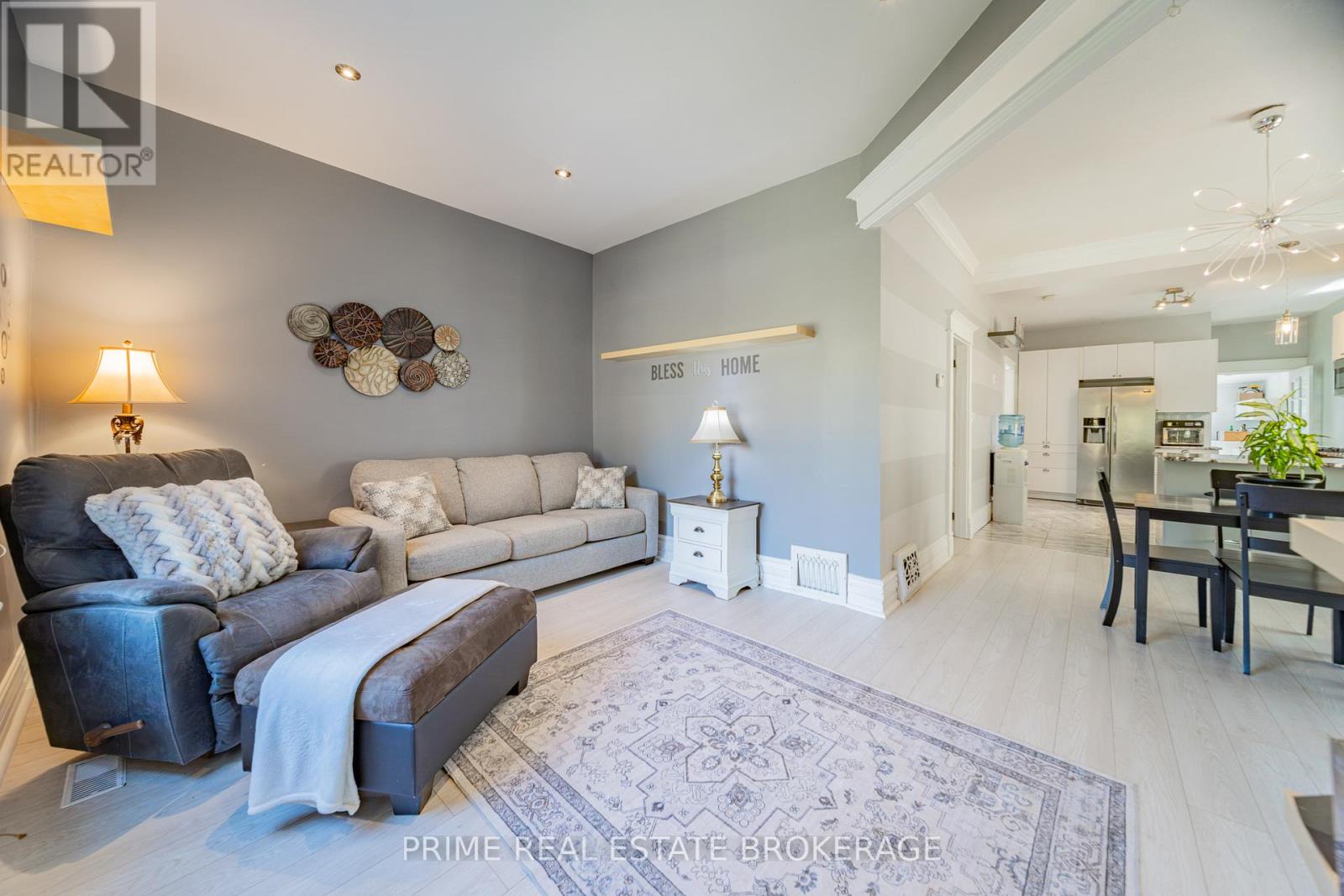 11 Briscoe Street E, London South, Ontario  N6C 1W8 - Photo 20 - X12473847