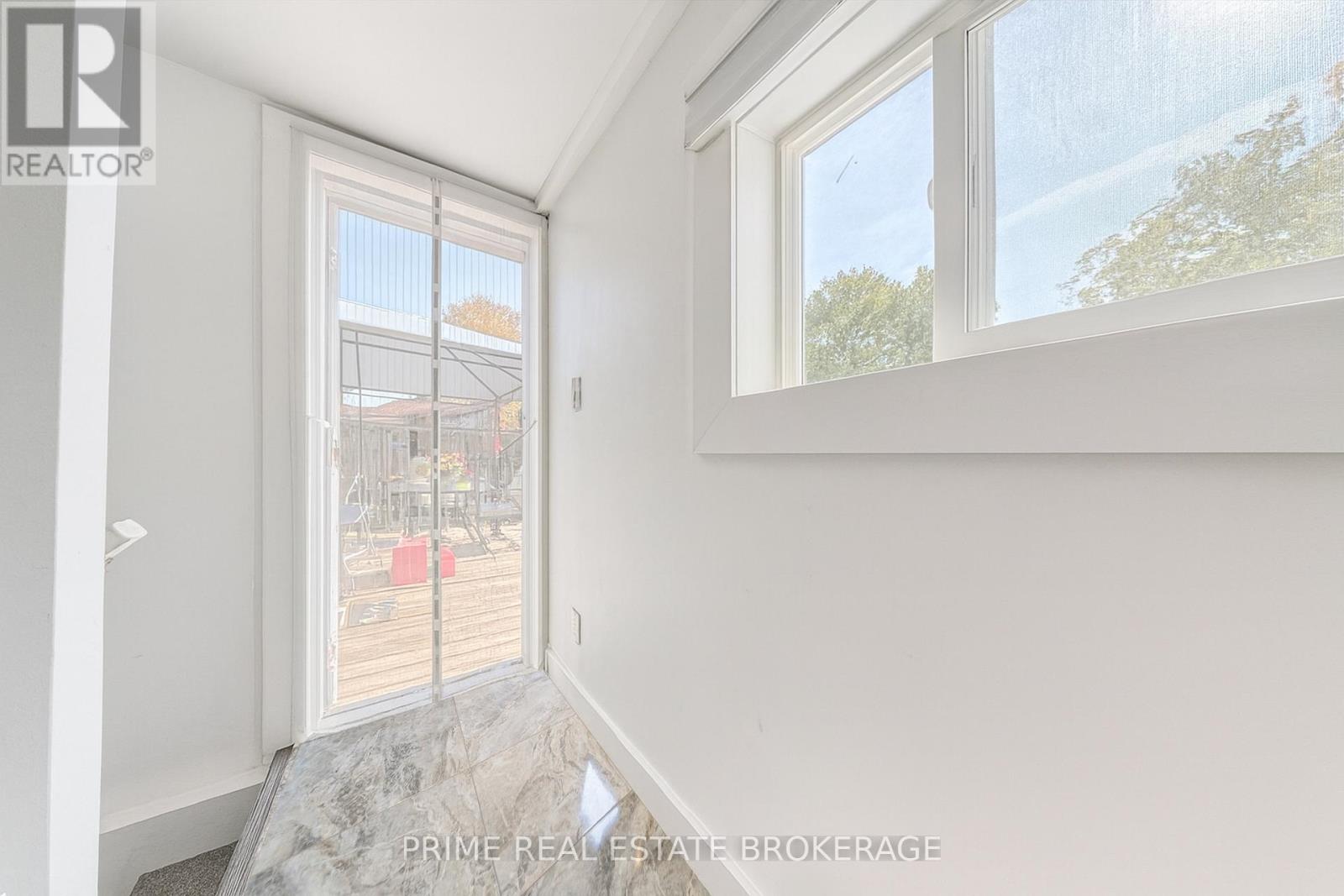 11 Briscoe Street E, London South, Ontario  N6C 1W8 - Photo 30 - X12473847