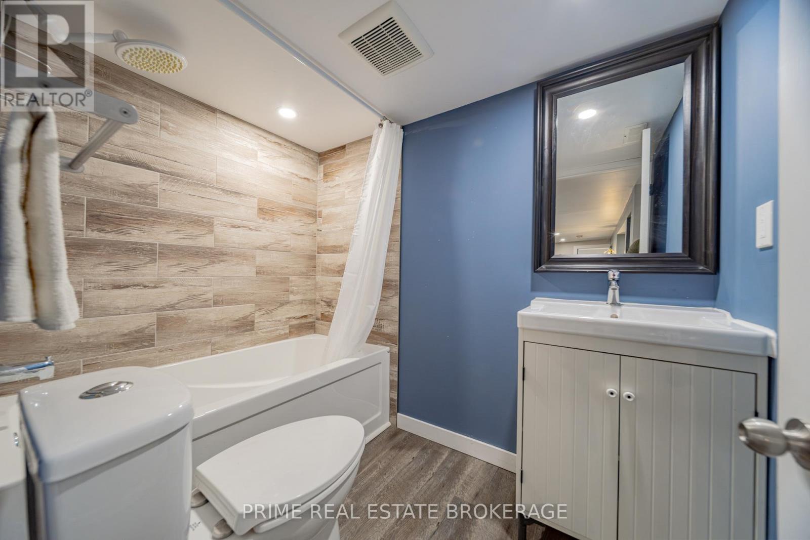 11 Briscoe Street E, London South, Ontario  N6C 1W8 - Photo 35 - X12473847