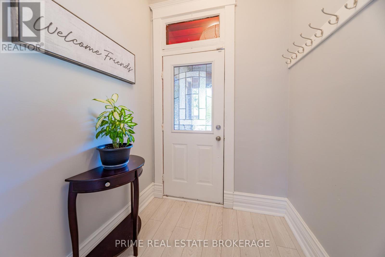 11 Briscoe Street E, London South, Ontario  N6C 1W8 - Photo 8 - X12473847