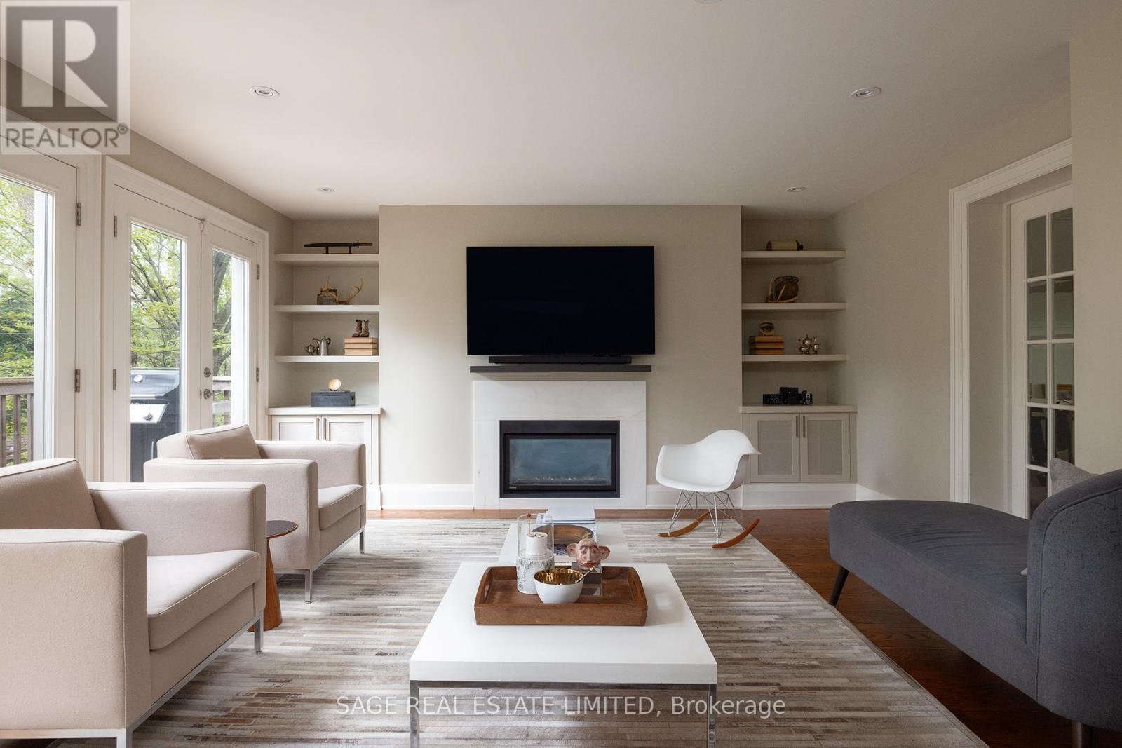 9 CANFIELD PLACE, Toronto, Ontario