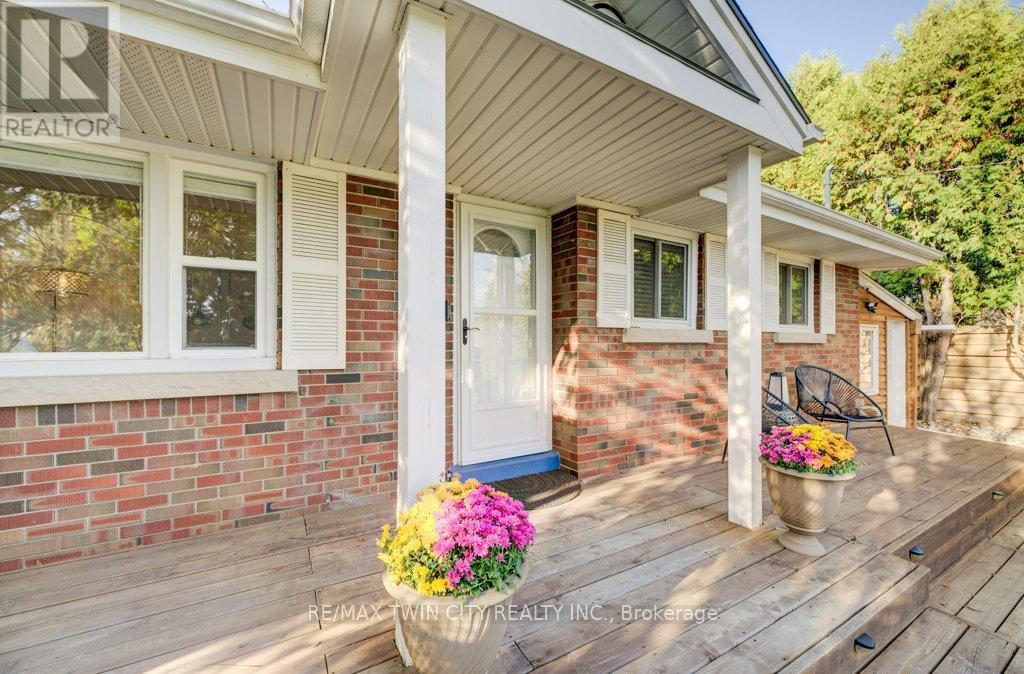 18 Hilltop Drive, Cambridge, Ontario  N1R 1S9 - Photo 5 - X12462920