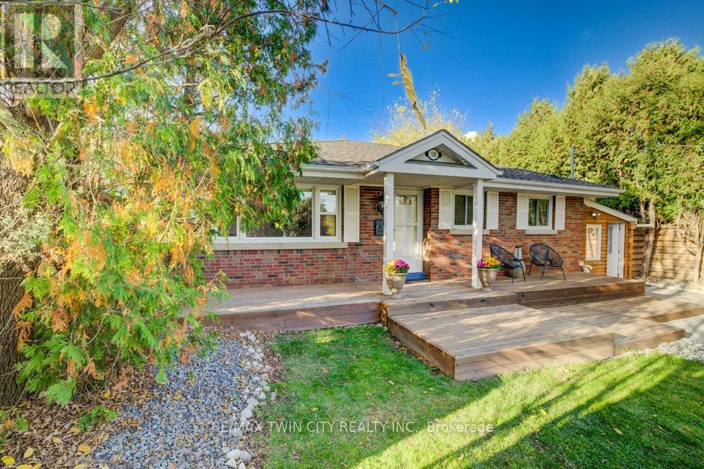 18 Hilltop Drive, Cambridge, Ontario  N1R 1S9 - Photo 3 - X12462920