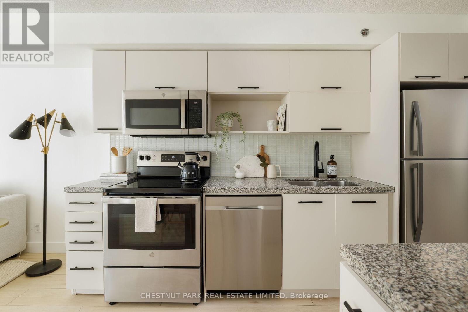 501 - 21 Nelson Street, Toronto, Ontario  M5V 3H9 - Photo 16 - C12494774