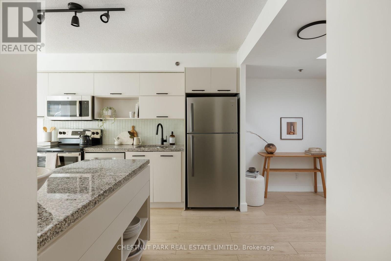 501 - 21 Nelson Street, Toronto, Ontario  M5V 3H9 - Photo 17 - C12494774