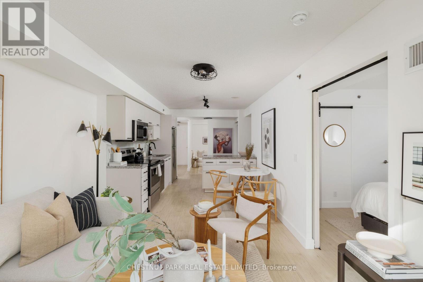 501 - 21 Nelson Street, Toronto, Ontario  M5V 3H9 - Photo 8 - C12494774