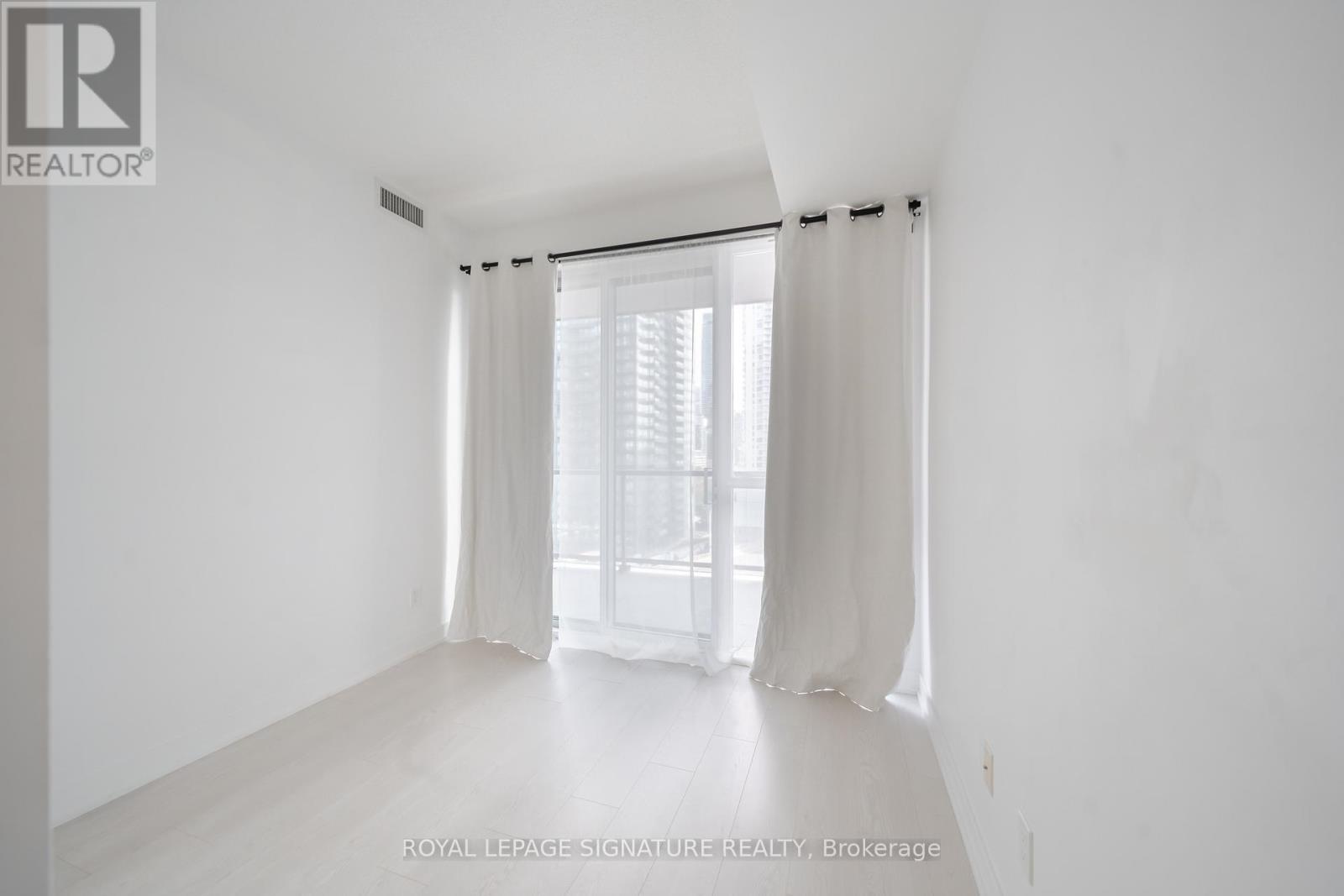 1106 - 20 Bruyeres Mews, Toronto, Ontario  M5V 0G8 - Photo 12 - C12494838