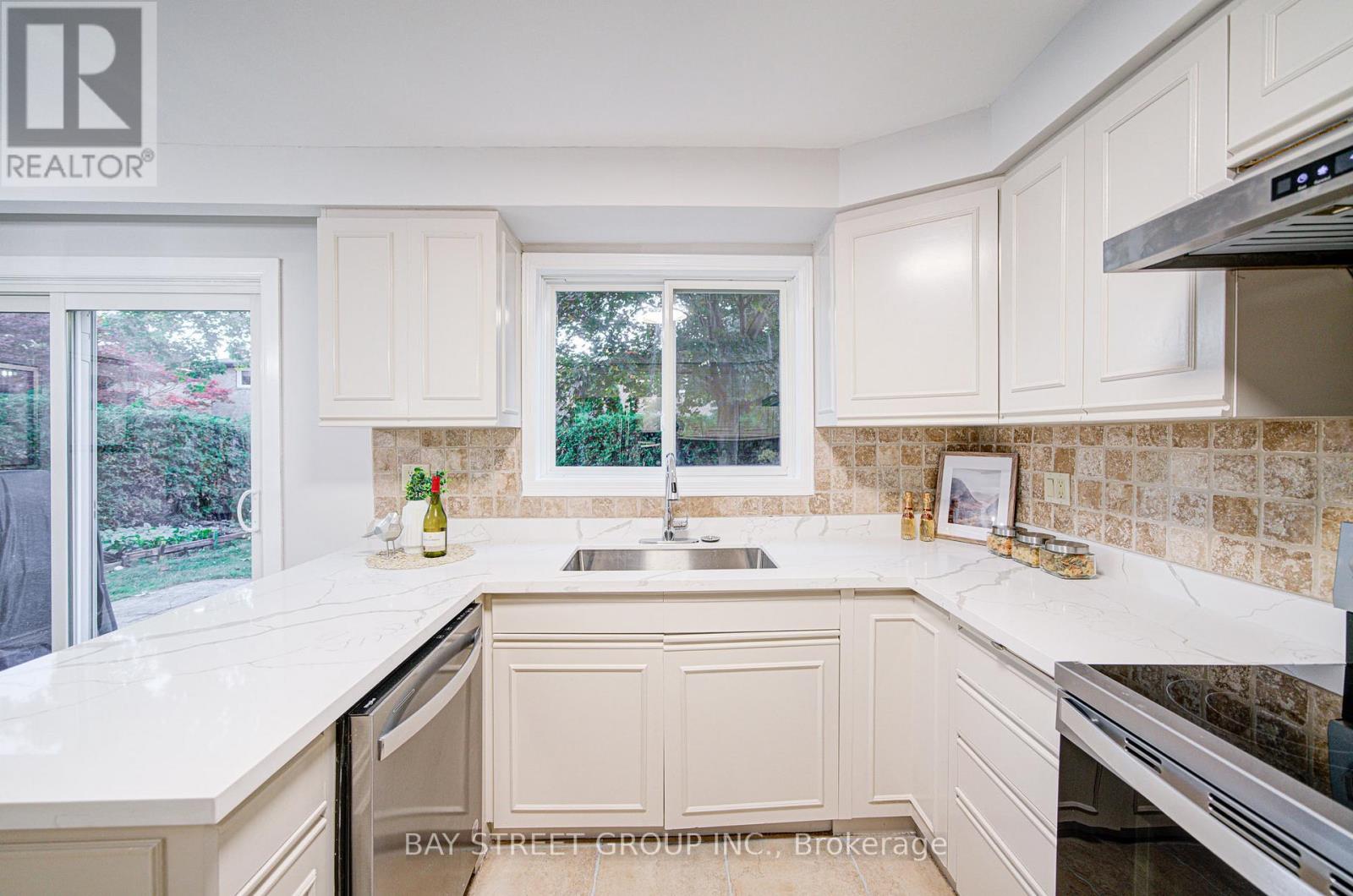 41 Covewood Street, Toronto, Ontario  M2M 2Z2 - Photo 18 - C12494868