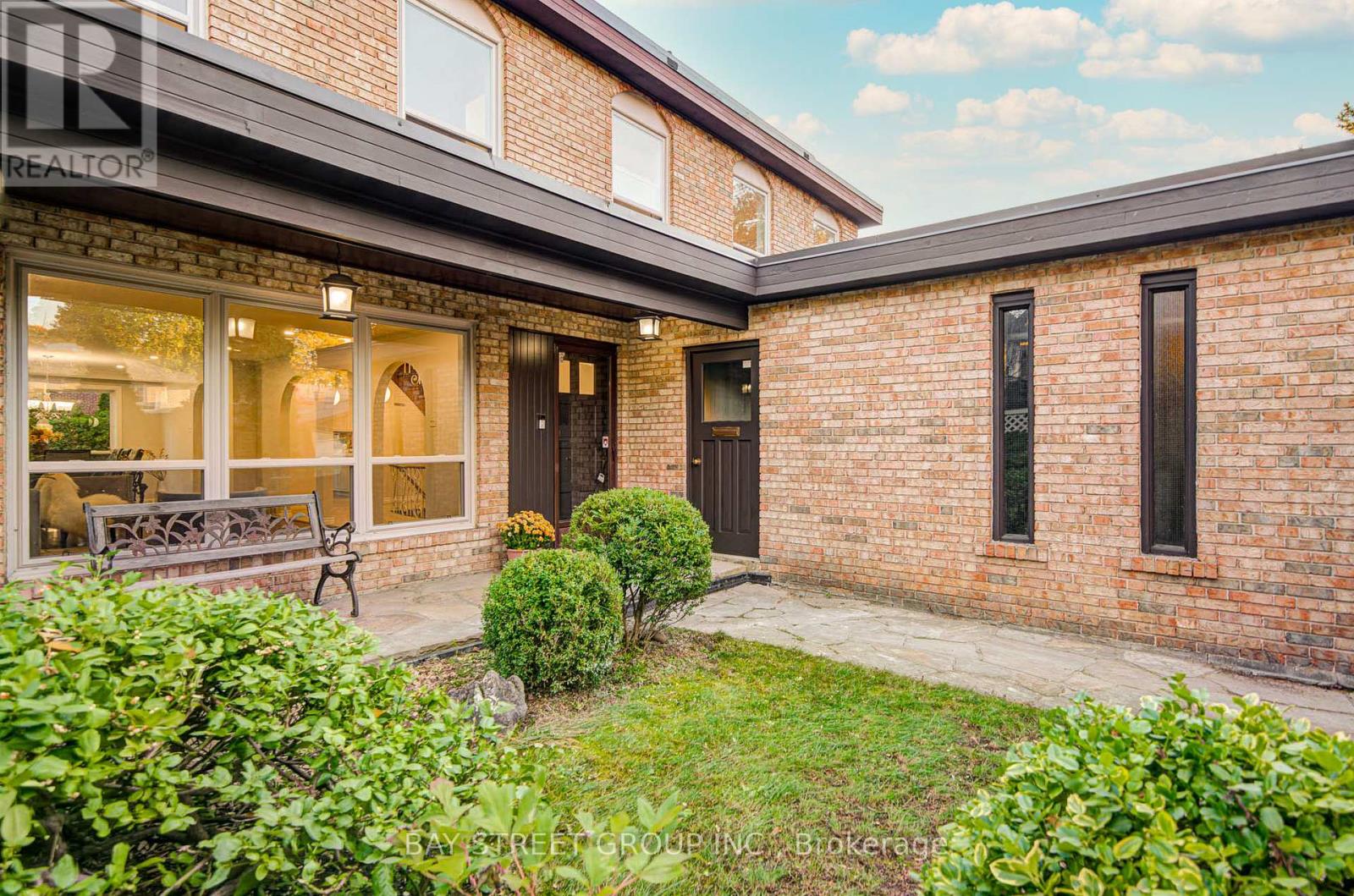 41 Covewood Street, Toronto, Ontario  M2M 2Z2 - Photo 4 - C12494868